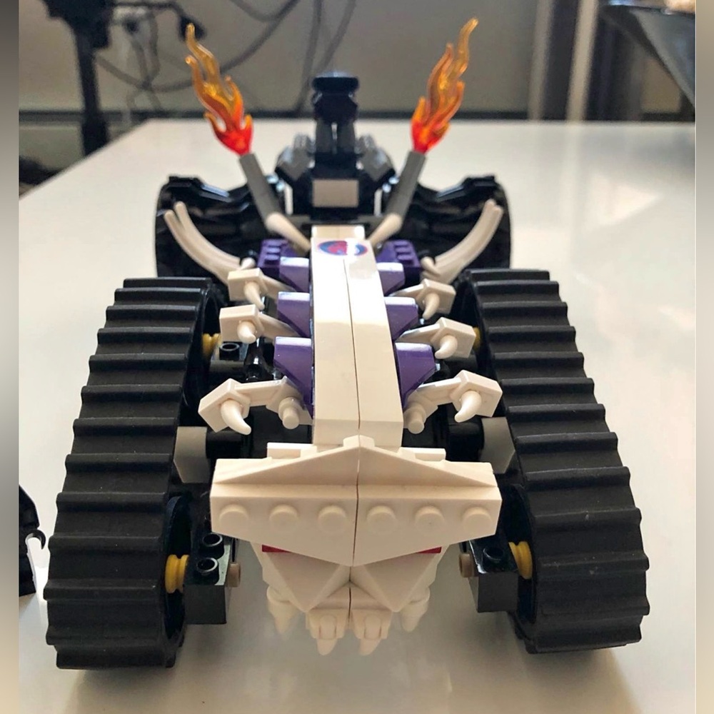 LEGO Ninjago Pilot 2263 Turbo
Shredder Building Set